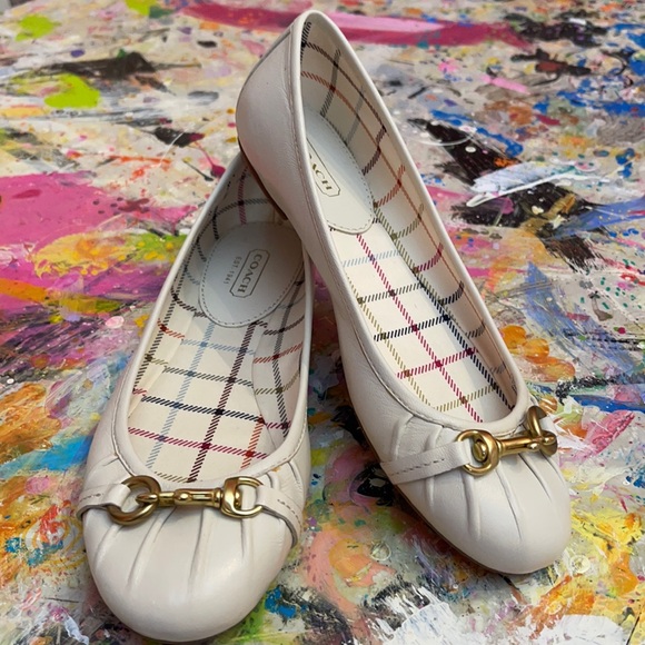 COACH Leona Cream Flats with gold hardware 6B - Picture 1 of 8